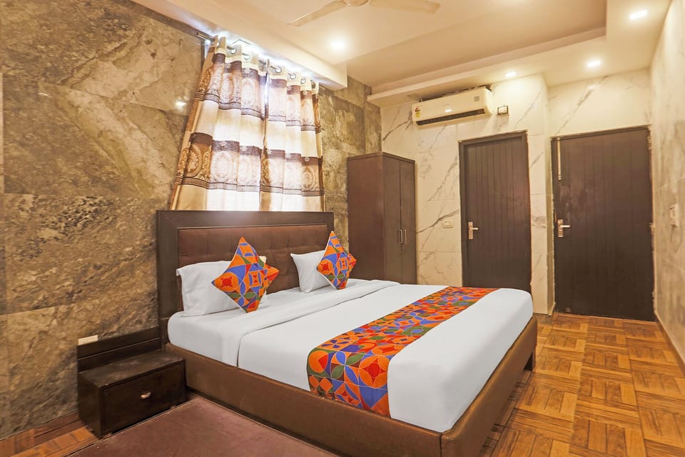 Premium Room | Egyptian cotton sheets, premium bedding, in-room safe, desk