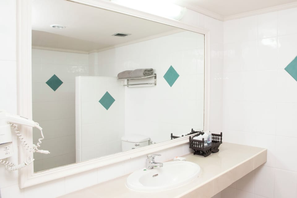 Deluxe Room | Bathroom | Towels
