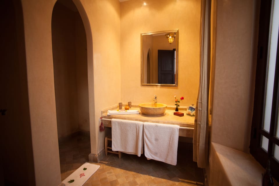 Standard Double Room | Bathroom | Free toiletries, hair dryer, bathrobes, towels