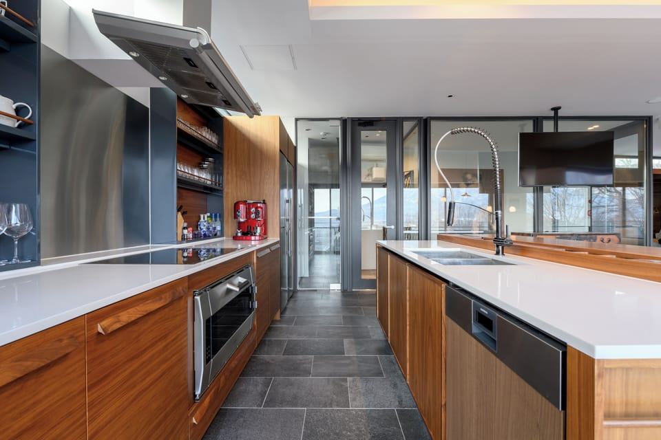 Sekka Sekka 5 Bedroom Chalet | Private kitchen | Fridge, microwave, oven, stovetop