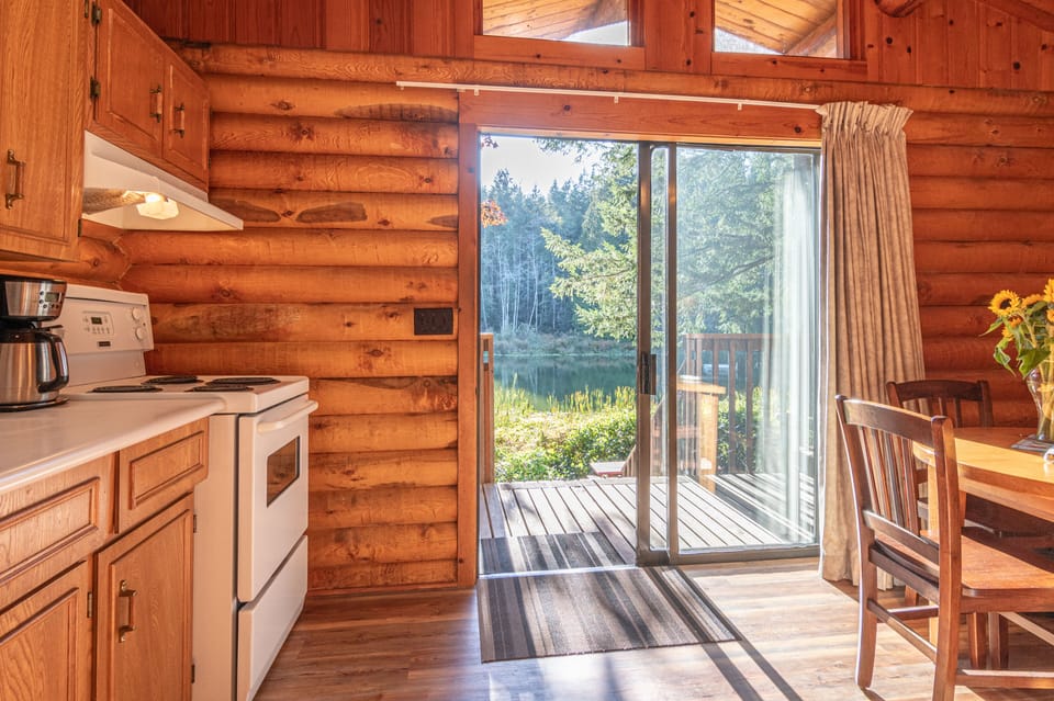 One Bedroom Cabin, King Bed | Private kitchen | Coffee/tea maker, fridge, microwave, stovetop