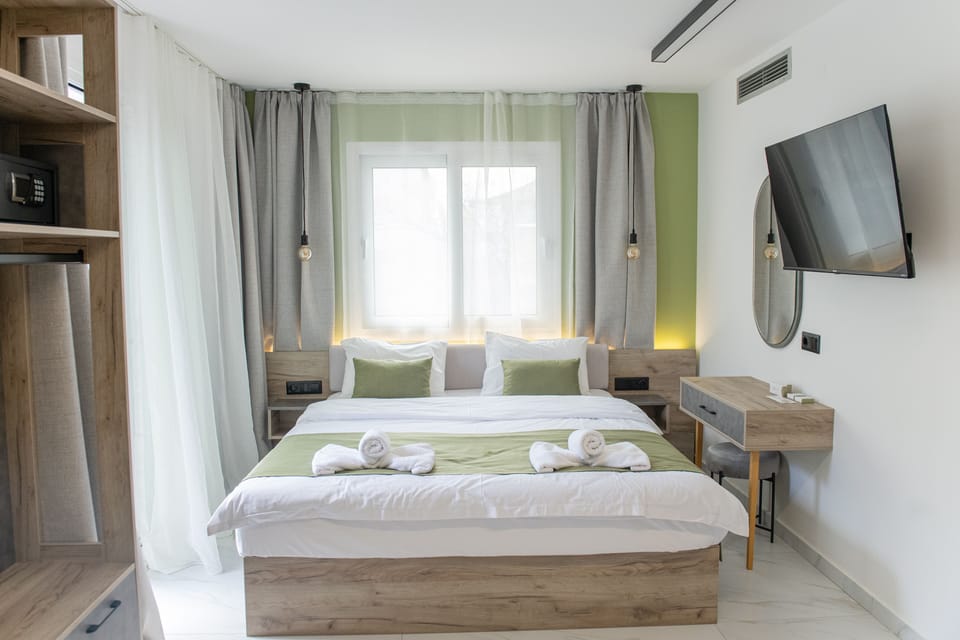 Deluxe Double Room with Balcony | Premium bedding, memory foam beds, minibar, in-room safe