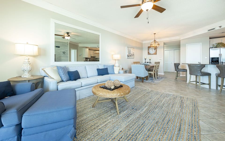 Condo, 3 Bedrooms | Living area