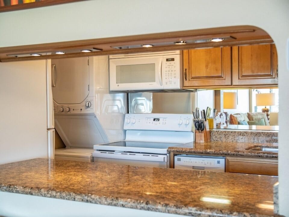 Condo, 1 Bedroom | Private kitchen | Fridge, oven, coffee/tea maker, toaster
