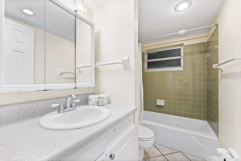 Crescent Arms by Beachside Management Apartment in Siesta Beach