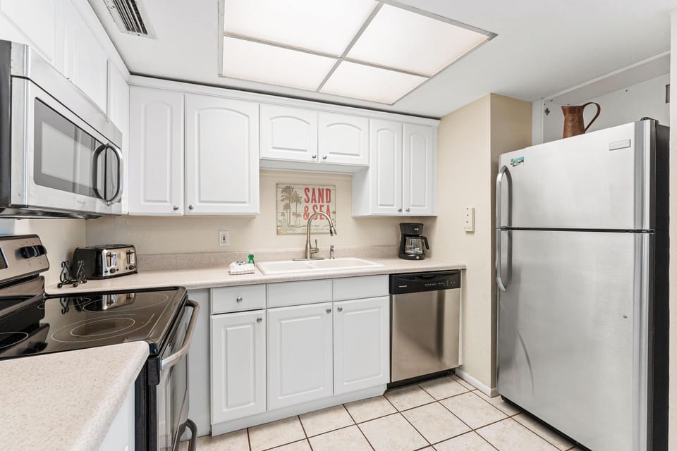Condo, Multiple Beds, Partial Ocean View (305-S) | Private kitchen | Full-size fridge, microwave, oven, toaster