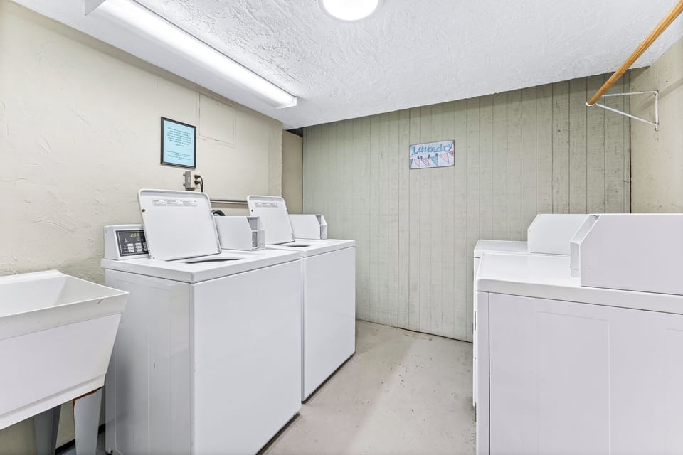 Crescent Arms by Beachside Management Apartment in Siesta Beach