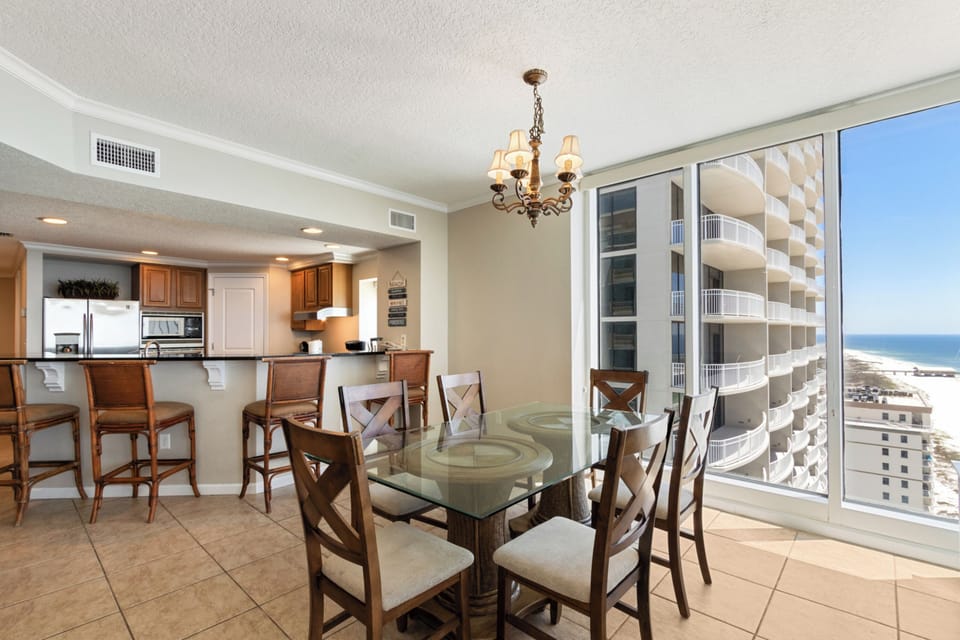 Signature Apartment, 4 Bedrooms, Balcony, Beach View | In-room dining