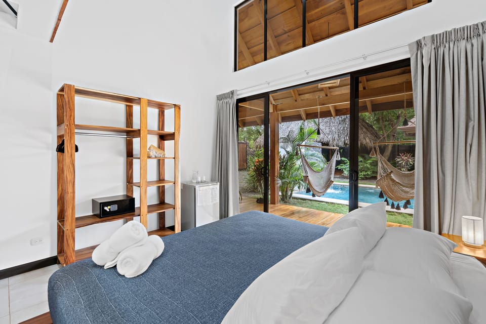 Deluxe Room | 1 bedroom, in-room safe, blackout drapes, free WiFi