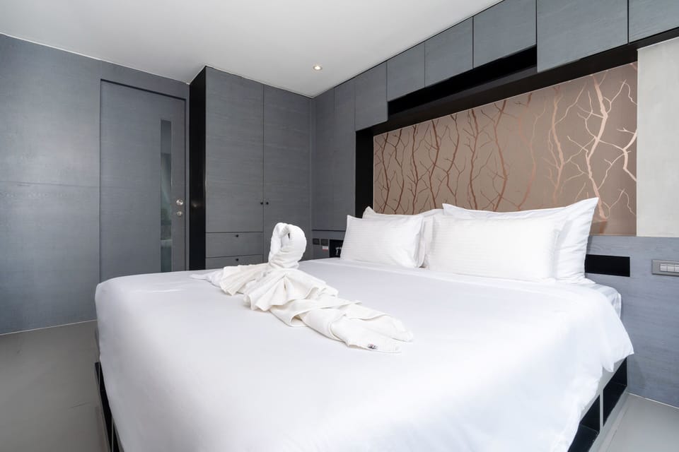 Comfort Condo | Wardrobe