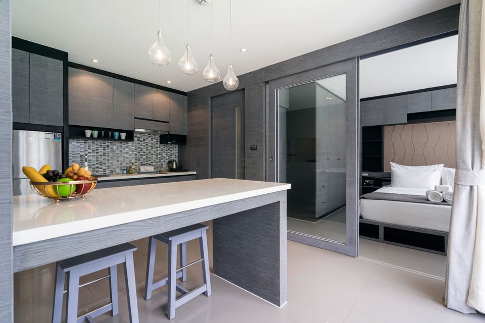 Deluxe Condo | Private kitchen | Electric kettle