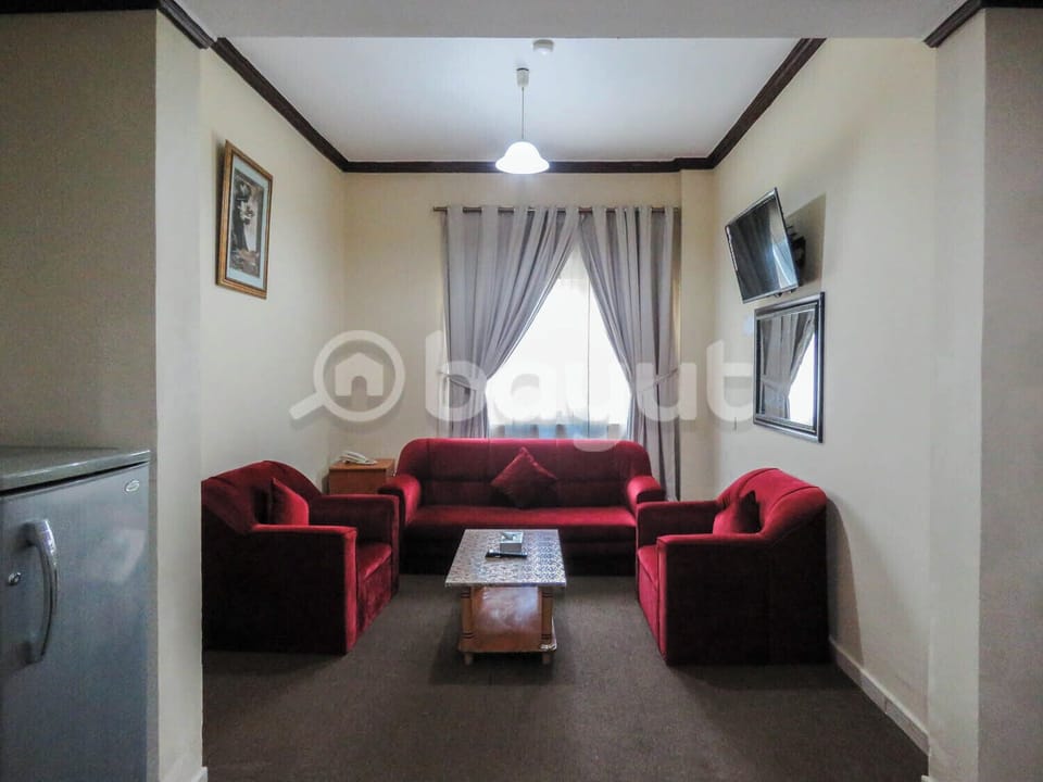 Family Room | Living area | 32-inch flat-screen TV with satellite channels