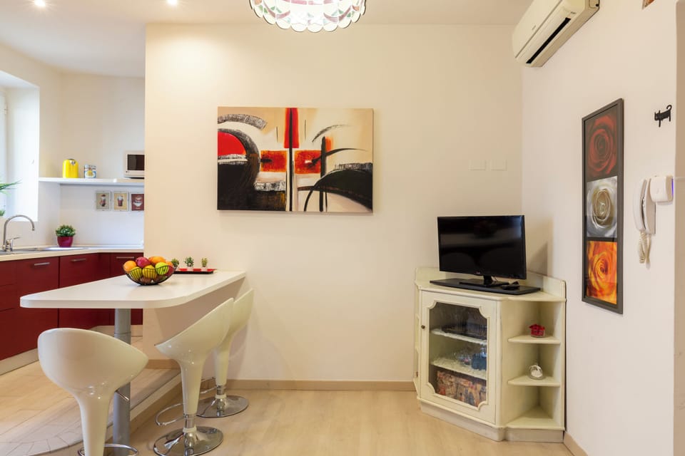 City Apartment, 1 Queen Bed | Living area | Smart TV