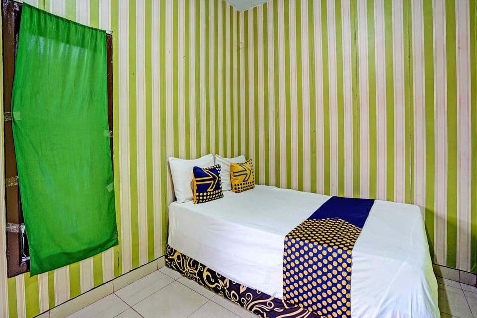 Basic Double Room | Laptop workspace, free WiFi, bed sheets