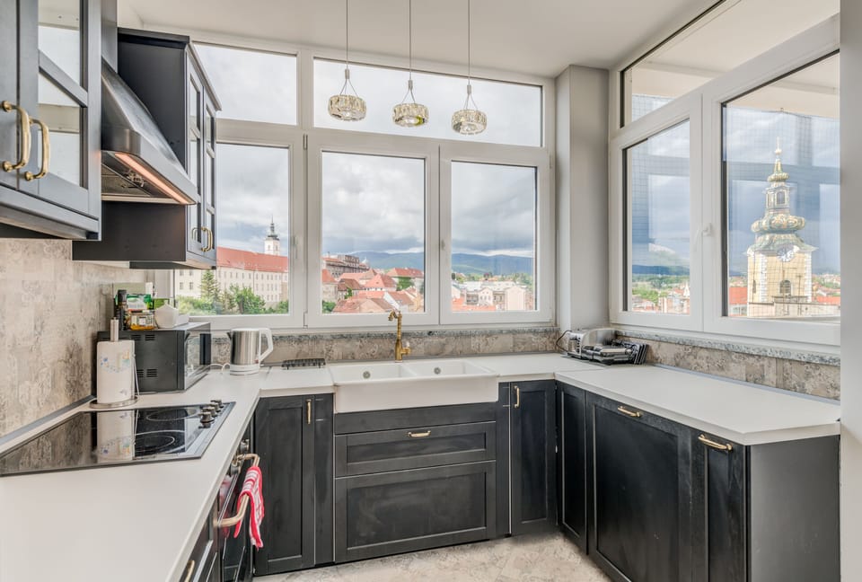 Grand Suite, 3 Bedrooms, with Square View and Terrace | Private kitchen | Fridge, oven, stovetop, dishwasher