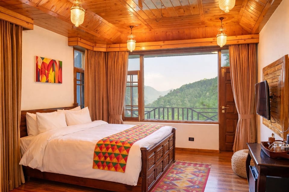 Premium Room | 1 bedroom, premium bedding, minibar, in-room safe