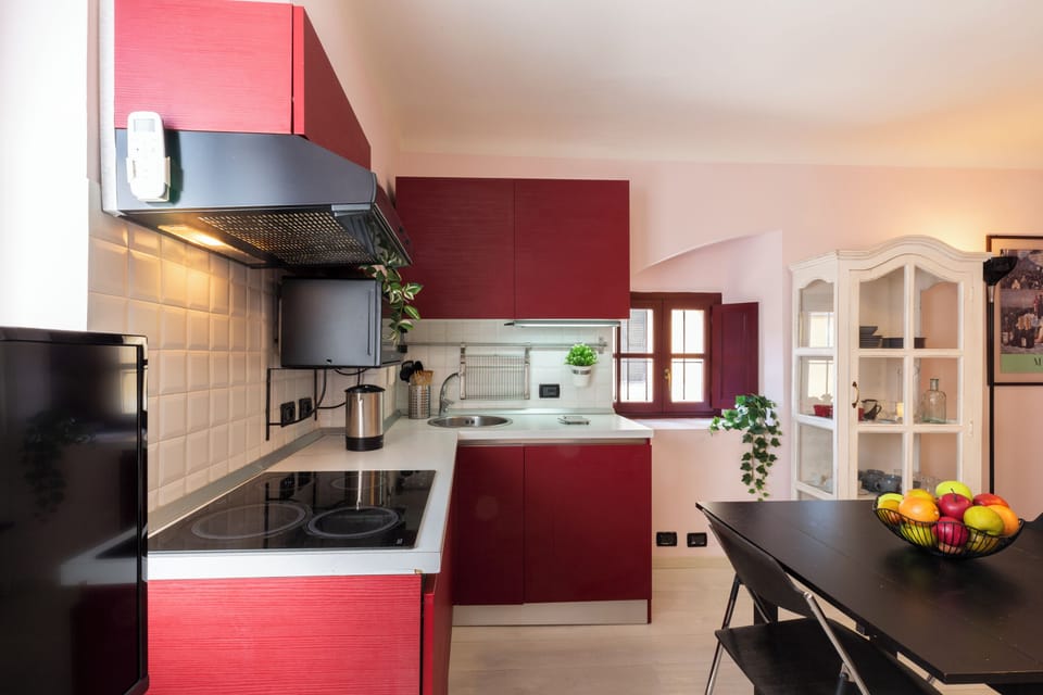 City Studio | Private kitchen | Full-size fridge, stovetop, dishwasher, espresso maker