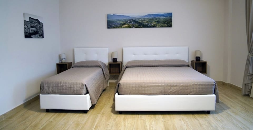 Triple Room | Desk, laptop workspace, soundproofing, free WiFi