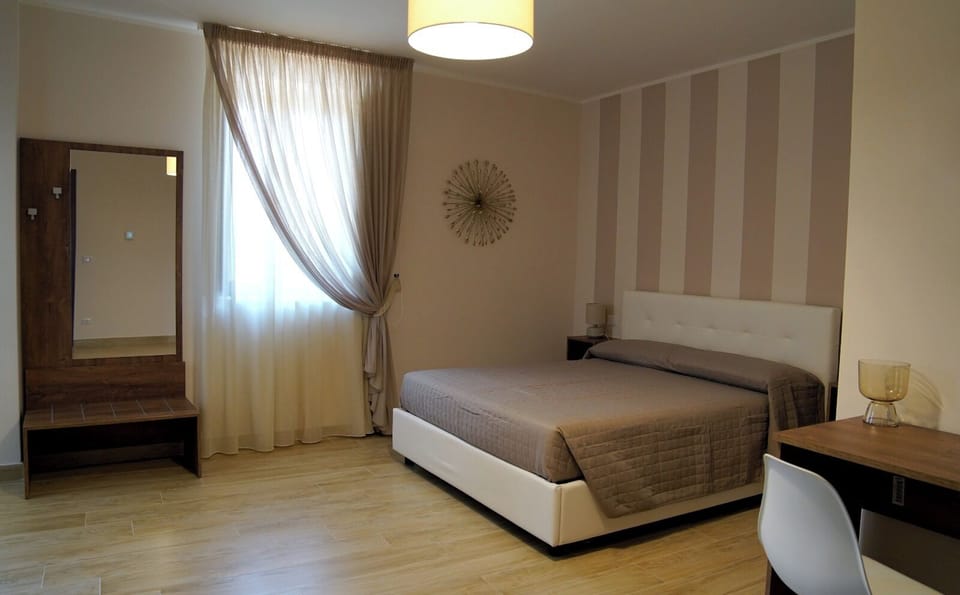 Double Room | Desk, laptop workspace, soundproofing, free WiFi