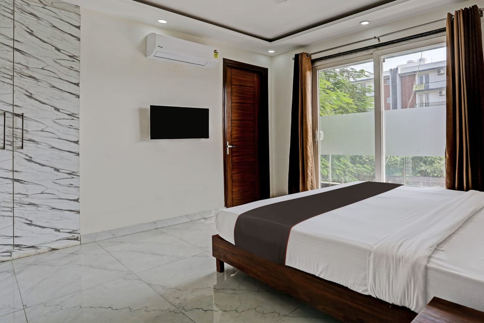 Superior Double Room | Egyptian cotton sheets, premium bedding, Select Comfort beds, desk