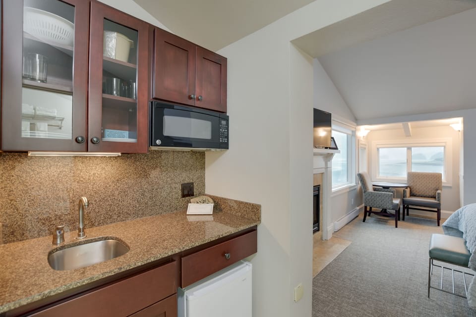 Flagship - Oceanfront Queen - Fireplace, Kitchen | Private kitchen | Microwave, coffee/tea maker