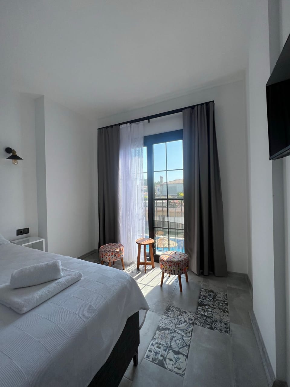 Deluxe Room | In-room safe, blackout drapes, soundproofing, iron/ironing board