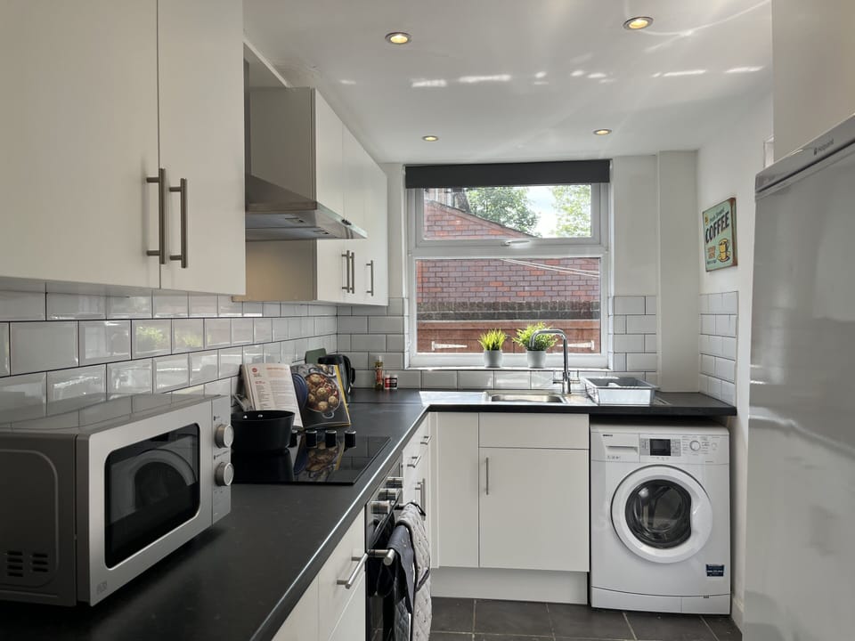 Comfort House, Private Bathroom (Warrington Lane) | Shared kitchen | Highchair