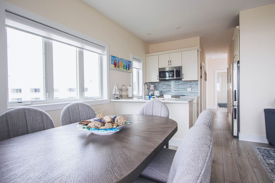 Apartment, 2 Bedrooms, Kitchen, Ocean View | In-room dining
