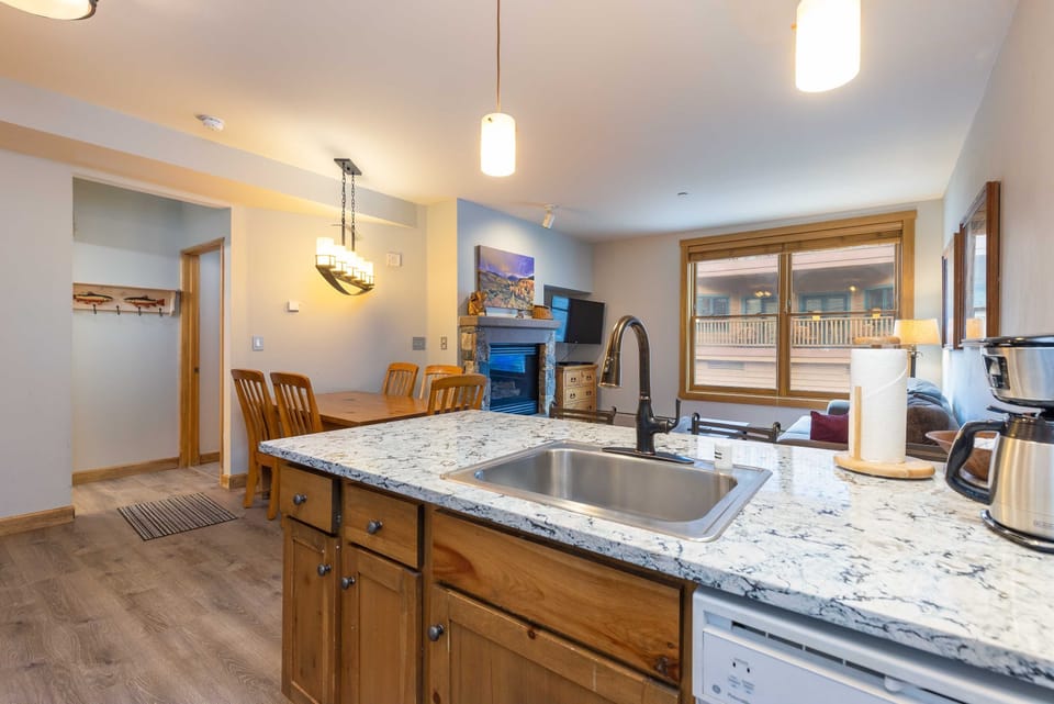 Condo, 1 Bedroom | Private kitchen | Coffee/tea maker, fridge, oven, toaster