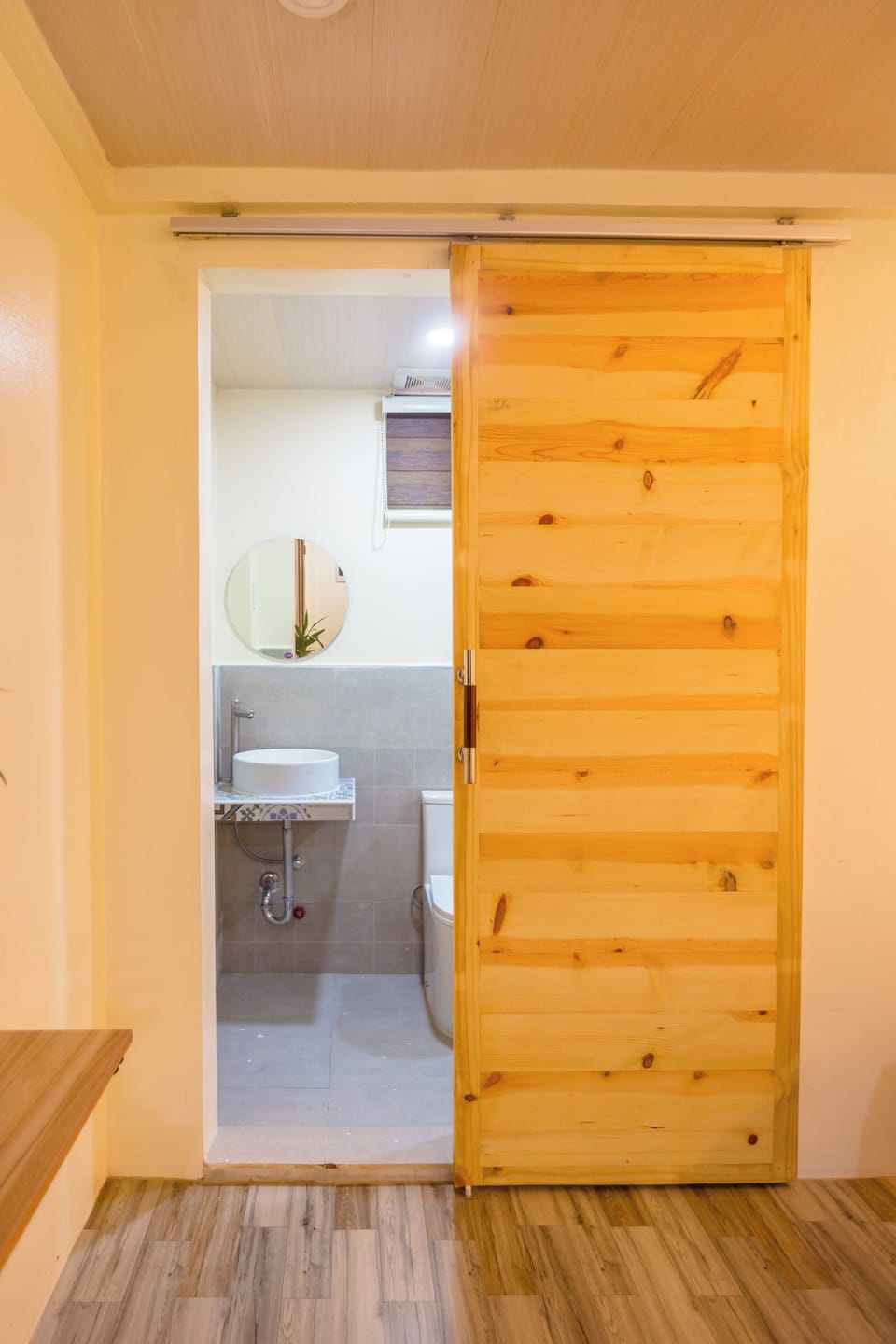 Deluxe Room, 1 Bedroom | Bathroom | Shower, rainfall showerhead, free toiletries, hair dryer