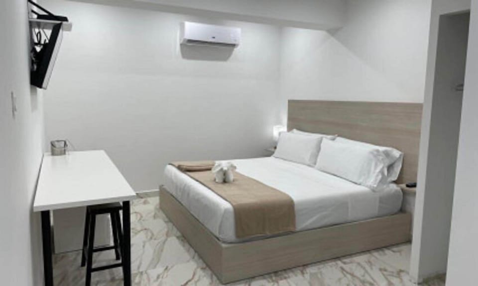 Suite, 1 King Bed | Iron/ironing board, free WiFi, bed sheets