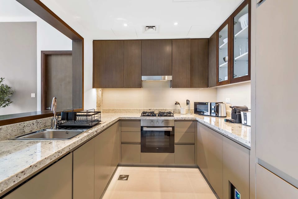 Classic Apartment | Private kitchen | Coffee/tea maker, fridge, microwave, oven
