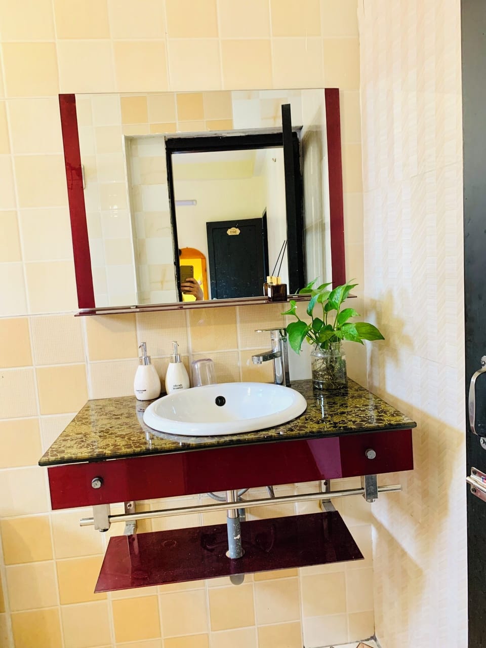 Rainfall showerhead, free toiletries, hair dryer, bathrobes