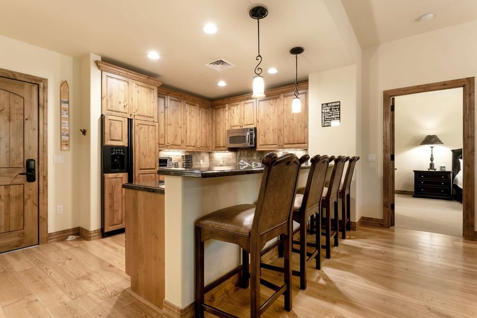 Condo, 3 Bedrooms | Private kitchen | Fridge, oven, coffee/tea maker, toaster