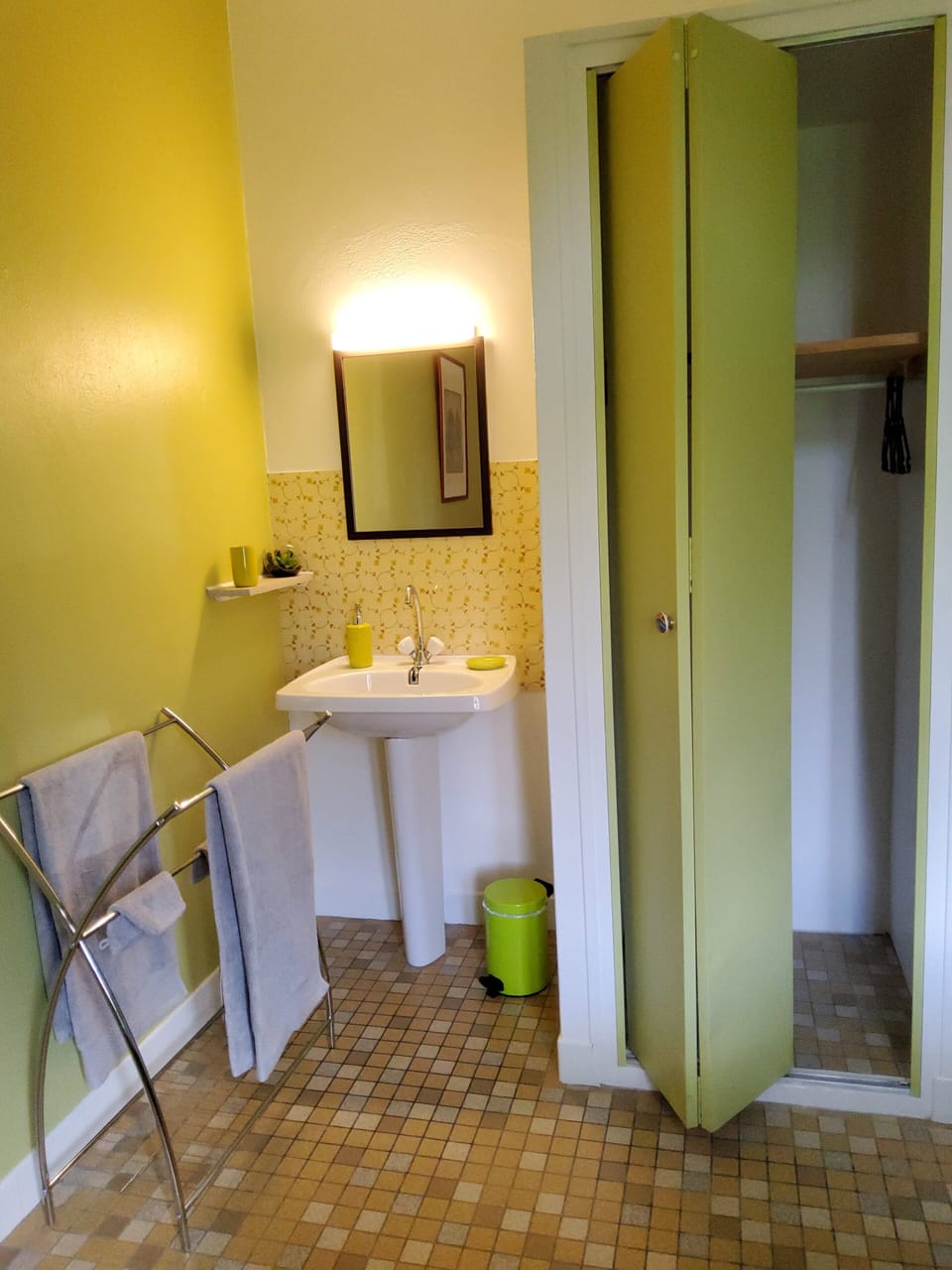 Classic Double Room, 1 Double Bed, Shared Bathroom, Garden View (Urckia) | Individually decorated, free cribs/infant beds