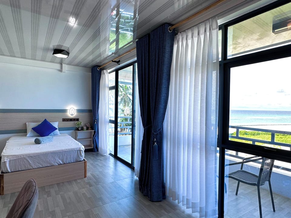 Deluxe Triple Room | In-room safe, individually decorated, individually furnished, desk