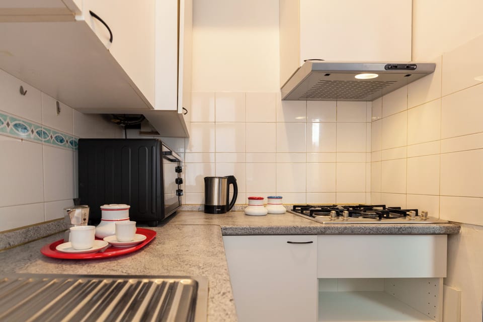 City Studio | Private kitchen | Full-size fridge, stovetop, dishwasher, espresso maker