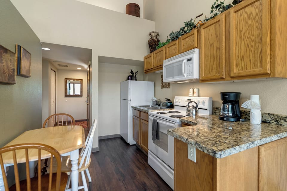 Condo | Private kitchen | Fridge, microwave, oven, stovetop