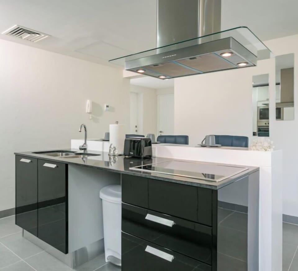 Traditional Apartment, 2 Bedrooms | Private kitchen | Full-size fridge, oven, dishwasher, coffee/tea maker