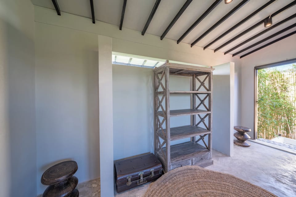 4 bedrooms, in-room safe, desk, iron/ironing board