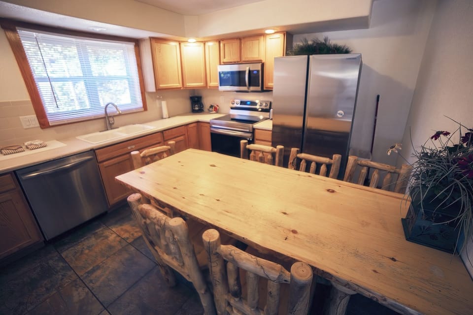 Chalet, 3 Bedrooms | Private kitchen | Fridge, oven, coffee/tea maker, toaster