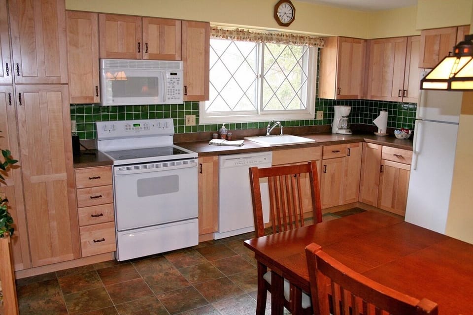Condo, 2 Bedrooms | Private kitchen | Coffee/tea maker, fridge, oven, toaster