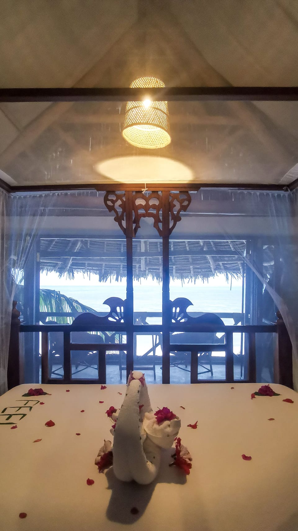 Honeymoon Suite | Minibar, in-room safe, individually decorated, individually furnished