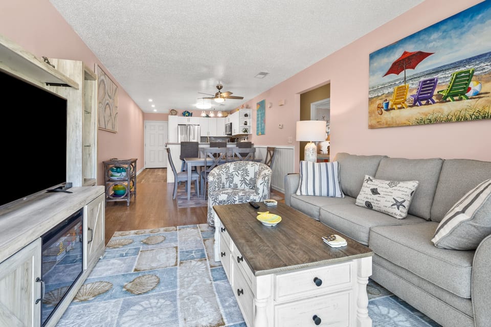 Condo, 3 Bedrooms | Living area