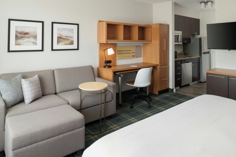 Suite, 1 Queen Bed with Sofa bed | Premium bedding, laptop workspace, blackout drapes, iron/ironing board
