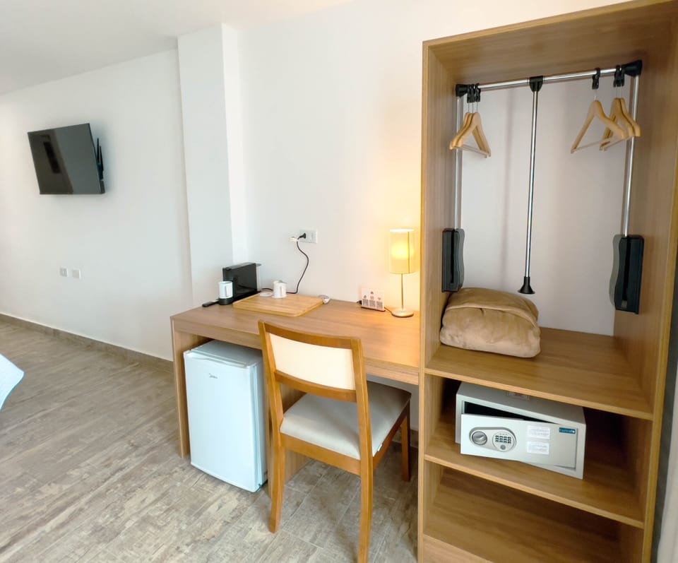 Room | Living area | 32-inch Smart TV with digital channels, Netflix, streaming services