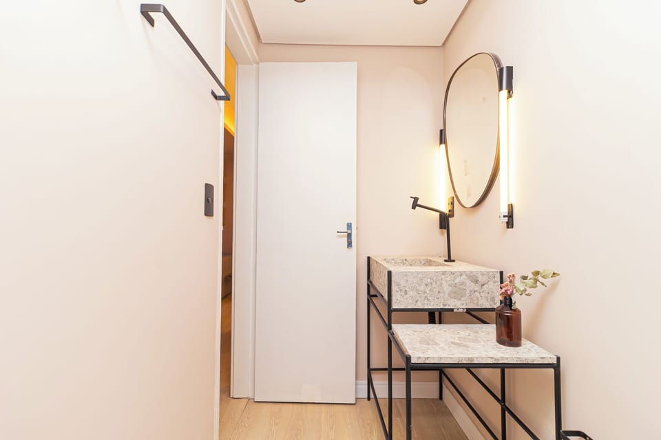 Apartment | Bathroom | Shower, free toiletries