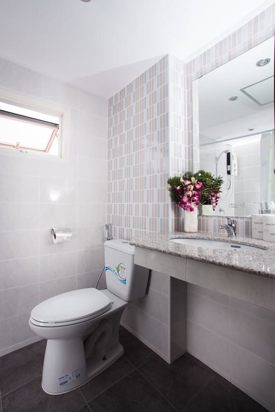 Shower, free toiletries, hair dryer, towels