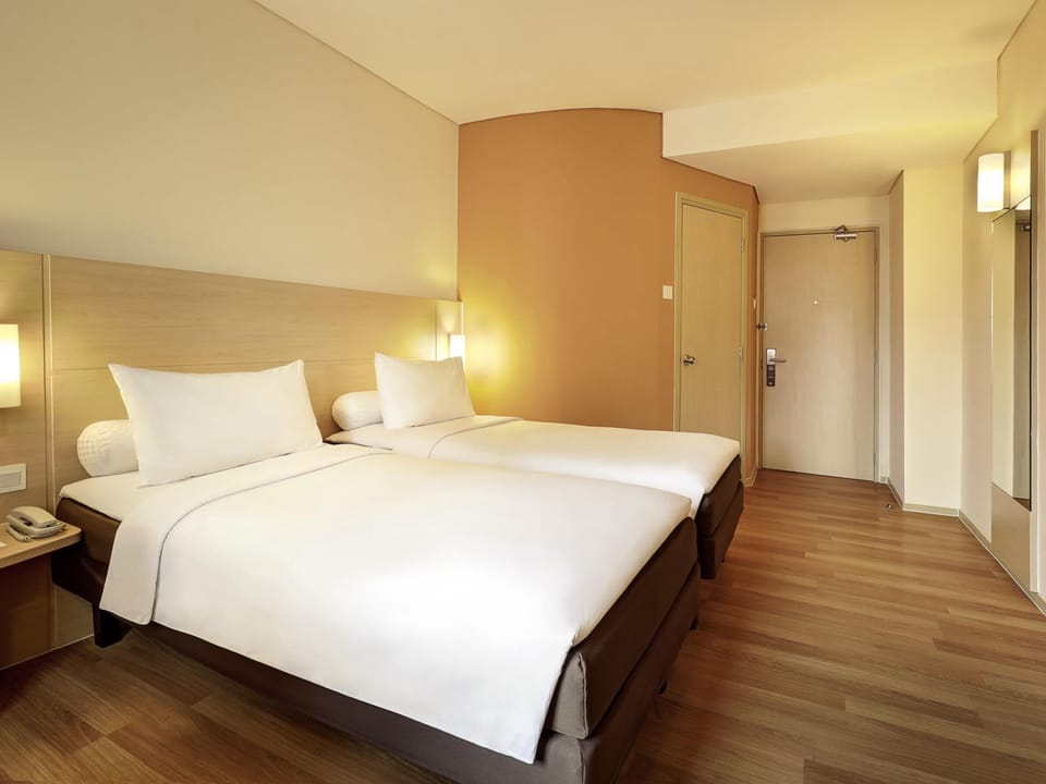 Standard Room, 2 Twin Beds | Minibar, in-room safe, desk, laptop workspace