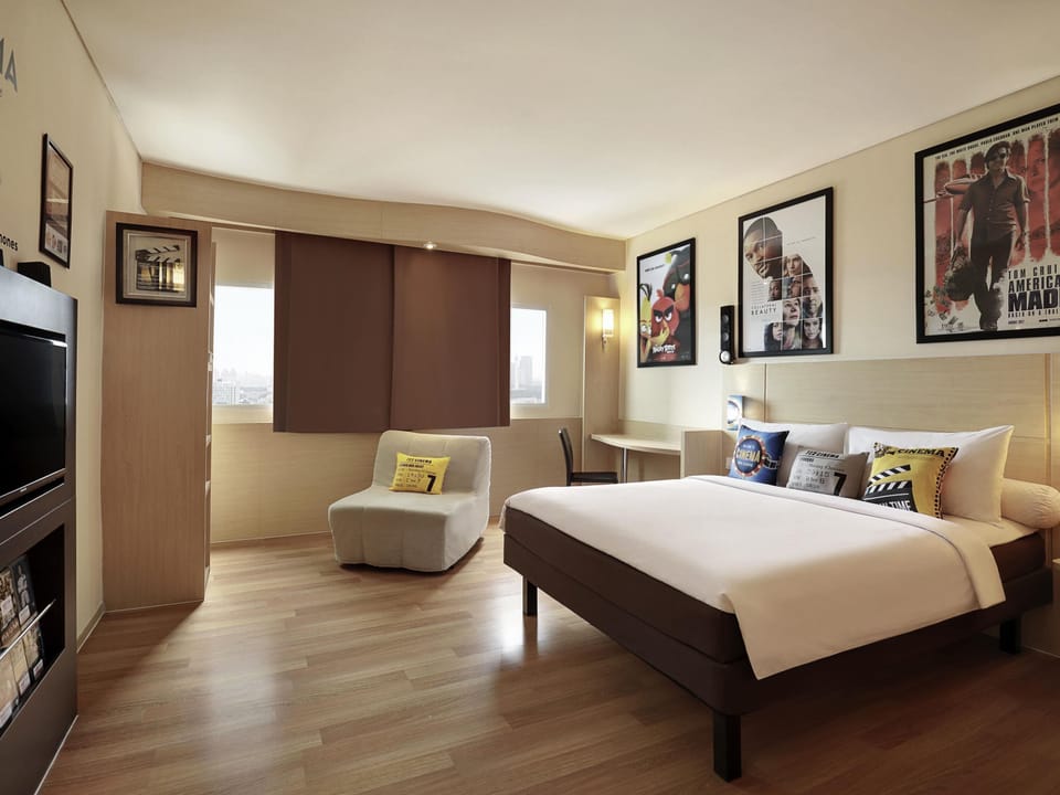 Family Room, Accessible (Cinema Room) | Minibar, in-room safe, desk, laptop workspace